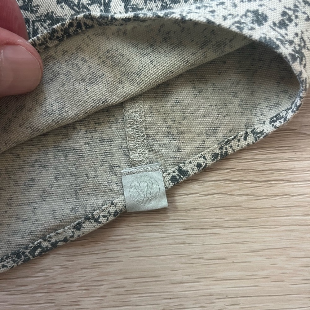 Lululemon Men's Patterned Shirt grayish green color size L - Picture 4 of 6